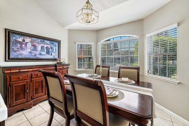 9710 N Price Avenue, Fresno, CA 93720