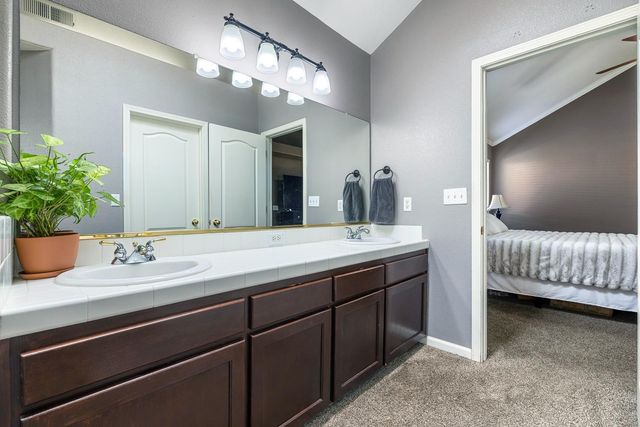 9710 N Price Avenue, Fresno, CA 93720