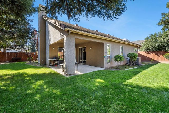 9710 N Price Avenue, Fresno, CA 93720