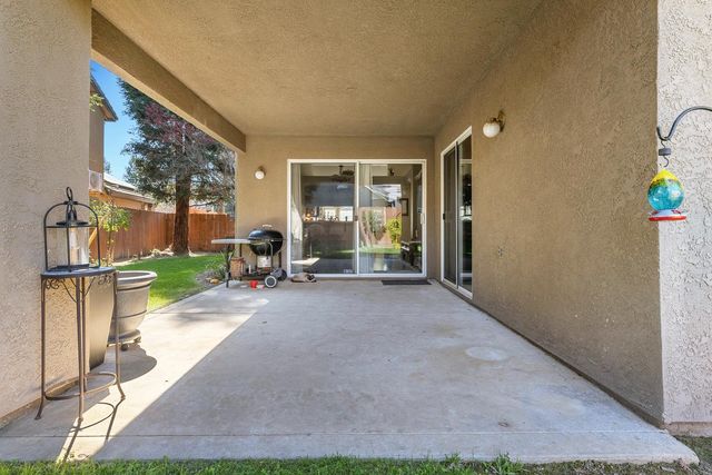 9710 N Price Avenue, Fresno, CA 93720