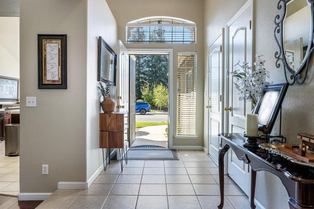 9710 N Price Avenue, Fresno, CA 93720