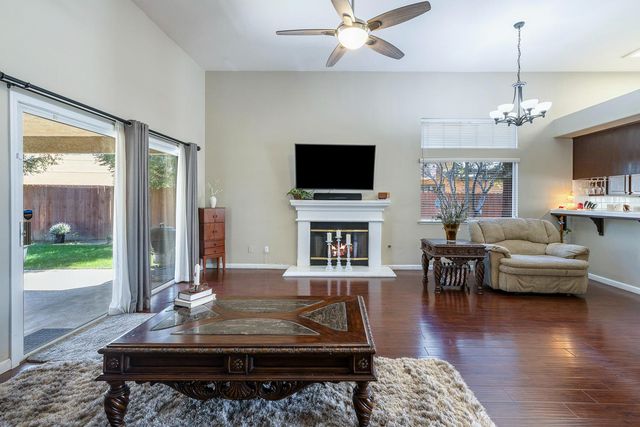 9710 N Price Avenue, Fresno, CA 93720