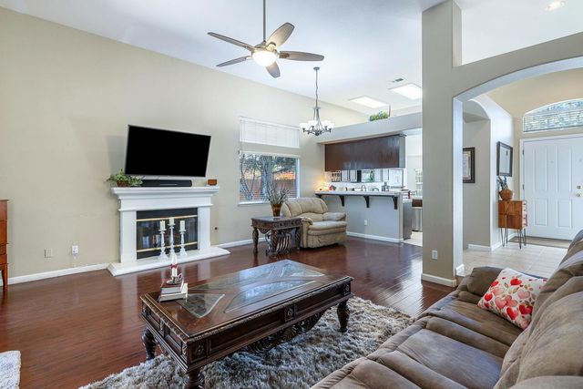 9710 N Price Avenue, Fresno, CA 93720