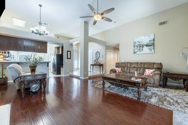 9710 N Price Avenue, Fresno, CA 93720