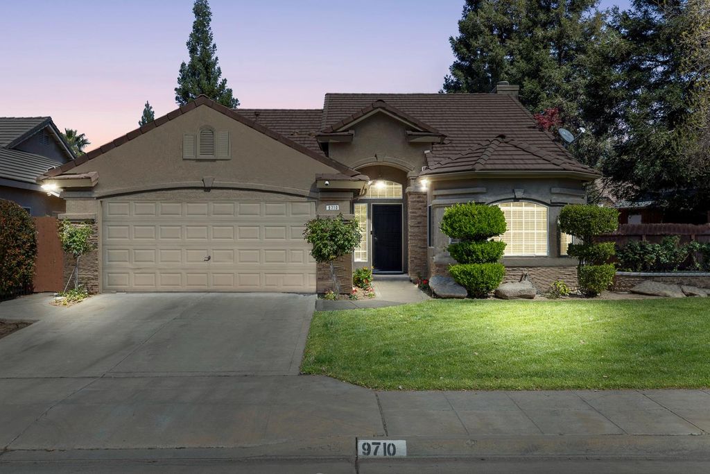 9710 N Price Avenue, Fresno, CA 93720