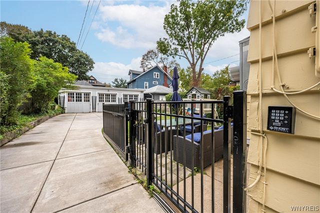 40 Jewett Parkway, Buffalo, NY 14214