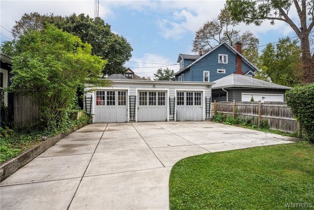 40 Jewett Parkway, Buffalo, NY 14214