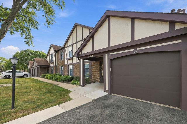 4955 Kimball Hill Drive C2, Rolling Meadows, IL 60008