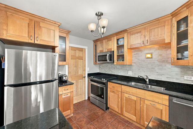 4955 Kimball Hill Drive C2, Rolling Meadows, IL 60008