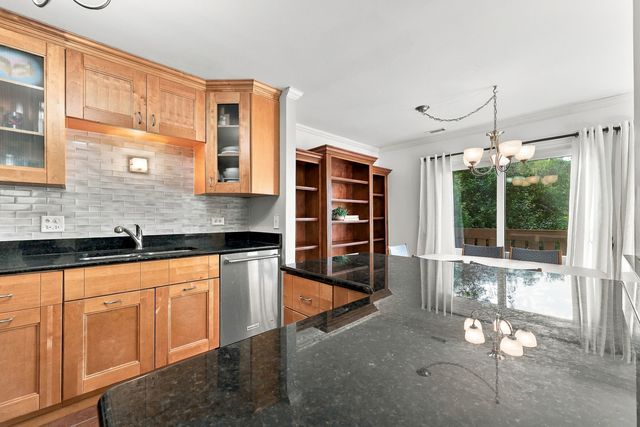 4955 Kimball Hill Drive C2, Rolling Meadows, IL 60008