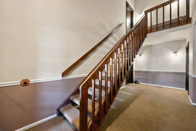 4955 Kimball Hill Drive C2, Rolling Meadows, IL 60008