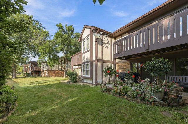 4955 Kimball Hill Drive C2, Rolling Meadows, IL 60008
