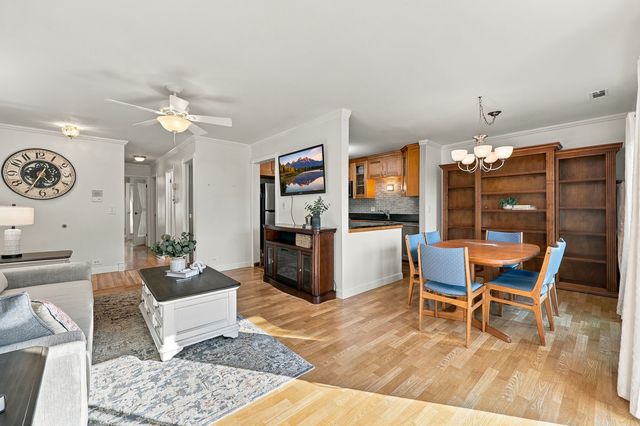4955 Kimball Hill Drive C2, Rolling Meadows, IL 60008