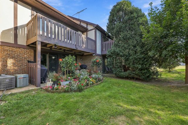 4955 Kimball Hill Drive C2, Rolling Meadows, IL 60008