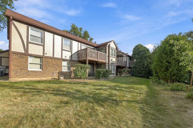 4955 Kimball Hill Drive C2, Rolling Meadows, IL 60008