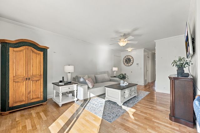 4955 Kimball Hill Drive C2, Rolling Meadows, IL 60008