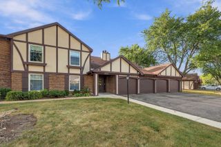 4955 Kimball Hill Drive C2, Rolling Meadows, IL 60008