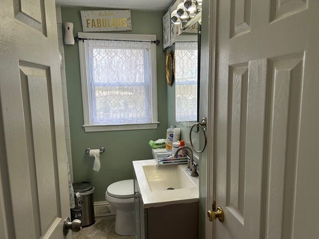 88 Pinehurst Ave, Brockton, MA 02302