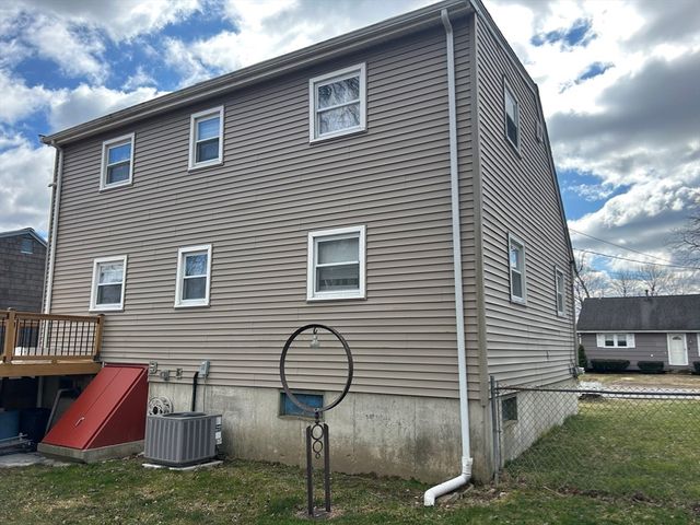 88 Pinehurst Ave, Brockton, MA 02302