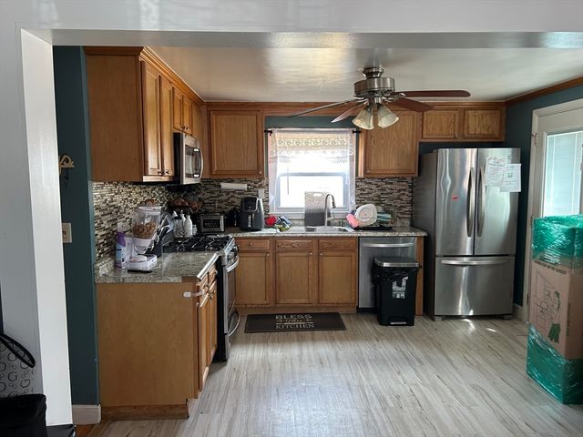 88 Pinehurst Ave, Brockton, MA 02302