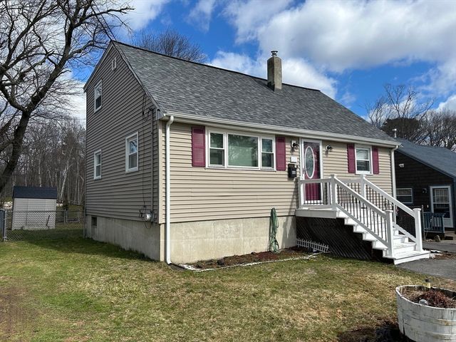 88 Pinehurst Ave, Brockton, MA 02302