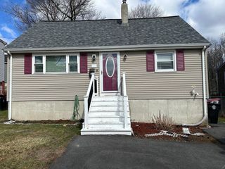 88 Pinehurst Ave, Brockton, MA 02302