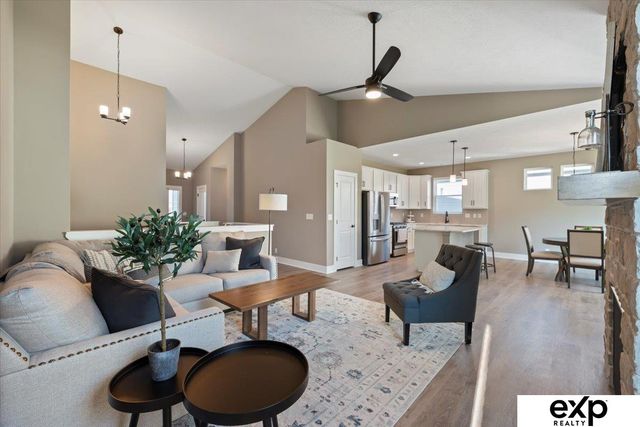 6859 Stony Point Drive, Papillion, NE 68046
