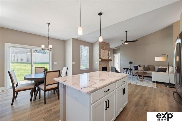 6859 Stony Point Drive, Papillion, NE 68046