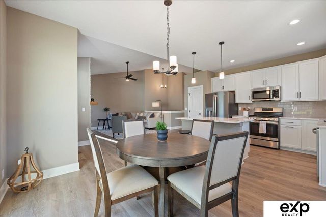 6859 Stony Point Drive, Papillion, NE 68046