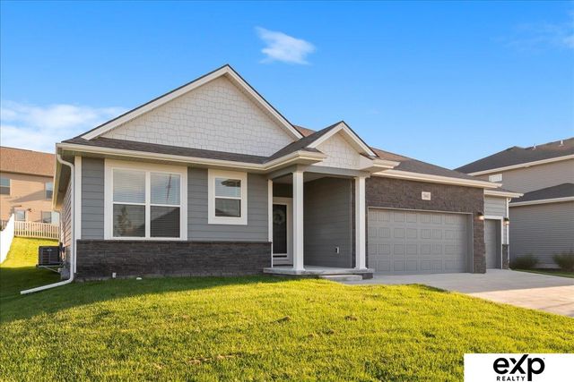 6859 Stony Point Drive, Papillion, NE 68046