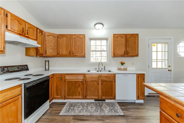 136 Hope Hill Terrace, Cranston, RI 02921