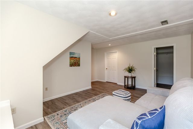 136 Hope Hill Terrace, Cranston, RI 02921