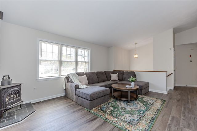 136 Hope Hill Terrace, Cranston, RI 02921