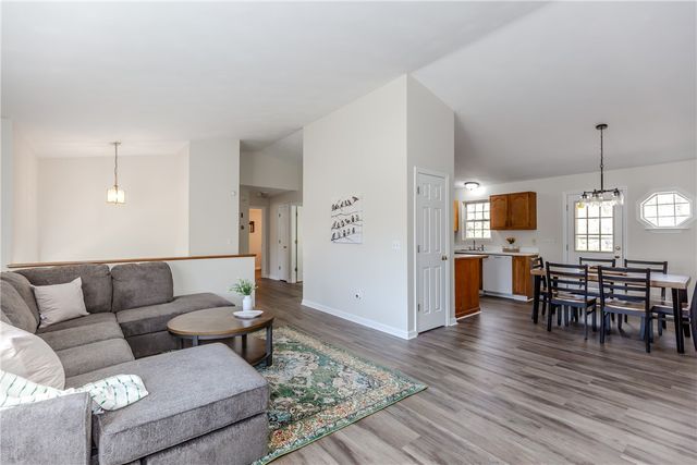 136 Hope Hill Terrace, Cranston, RI 02921