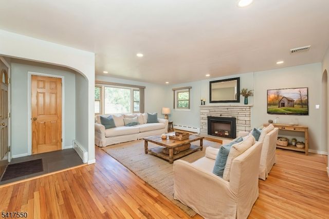 42 Everdale Rd, Randolph Twp., NJ 07869