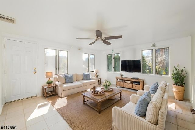 42 Everdale Rd, Randolph Twp., NJ 07869