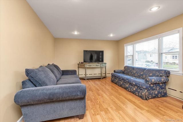 31 Piave Terrace, Lindenhurst, NY 11757