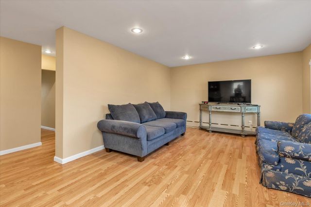 31 Piave Terrace, Lindenhurst, NY 11757