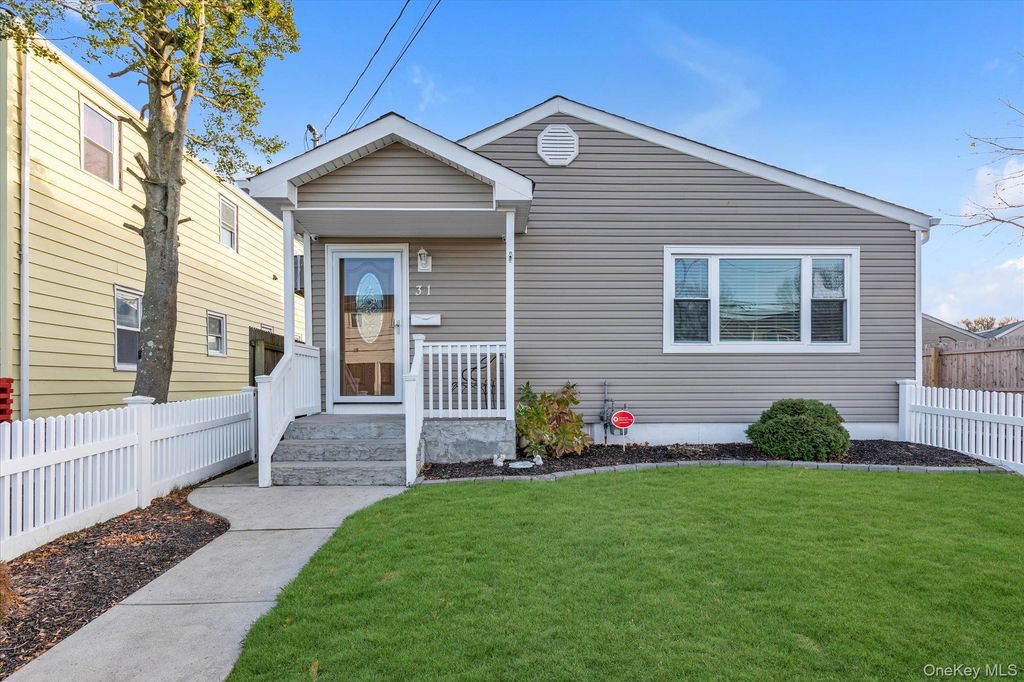 31 Piave Terrace, Lindenhurst, NY 11757