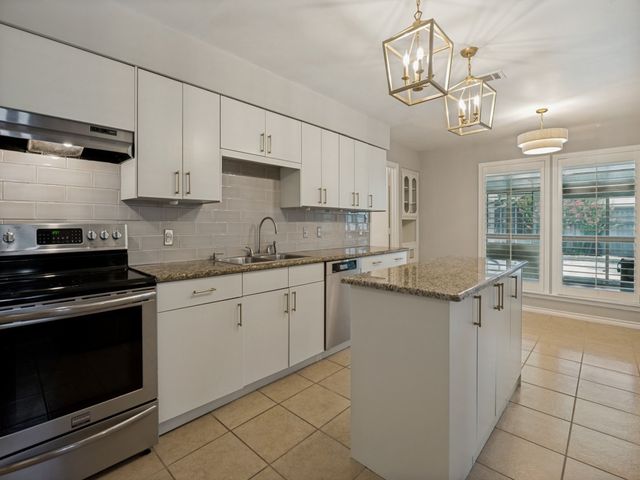 409 Pebblecreek Drive, Garland, TX 75040