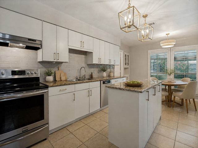 409 Pebblecreek Drive, Garland, TX 75040