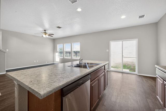 13003 Lineberry Ln, St Hedwig, TX 78152