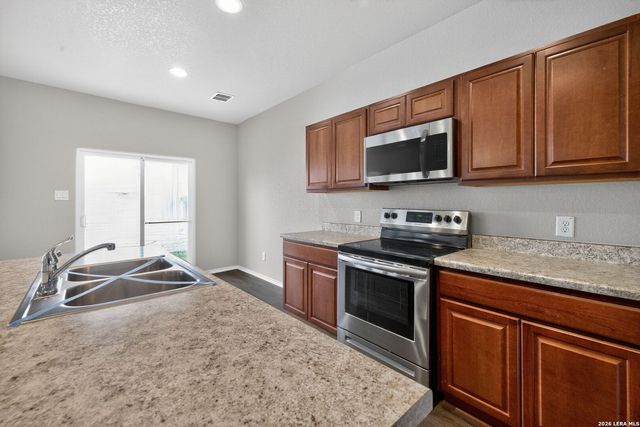 13003 Lineberry Ln, St Hedwig, TX 78152