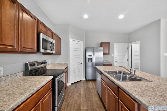 13003 Lineberry Ln, St Hedwig, TX 78152