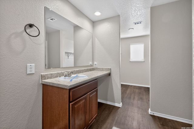 13003 Lineberry Ln, St Hedwig, TX 78152