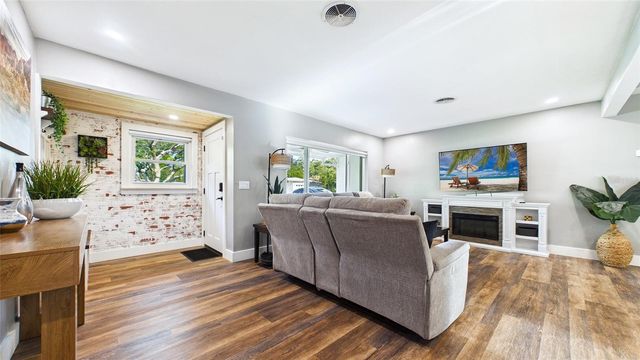 101 N MERCURY AVENUE, Clearwater, FL 33765