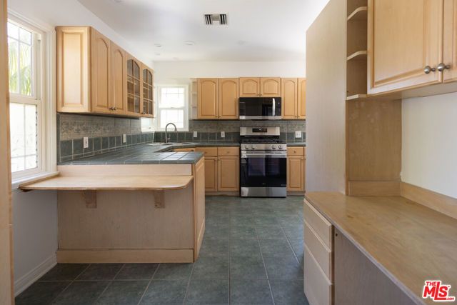 8333 Airlane Avenue, Los Angeles, CA 90045