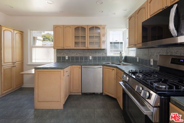 8333 Airlane Avenue, Los Angeles, CA 90045