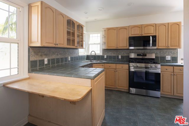 8333 Airlane Avenue, Los Angeles, CA 90045