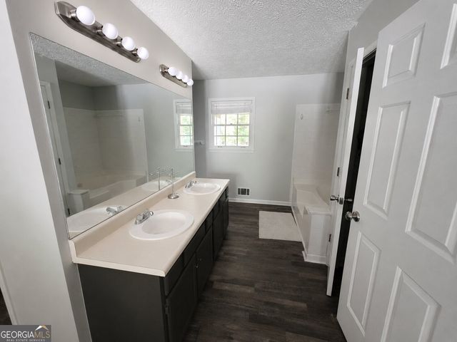 3950 Rocmar Drive, Snellville, GA 30039